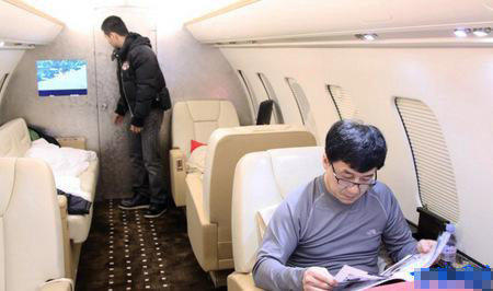 L'avion privé de Jackie Chan dévoilé au public 