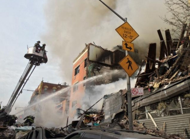 Au moins deux morts et 18 blessés lors d'une explosion d'immeuble à New York (16)