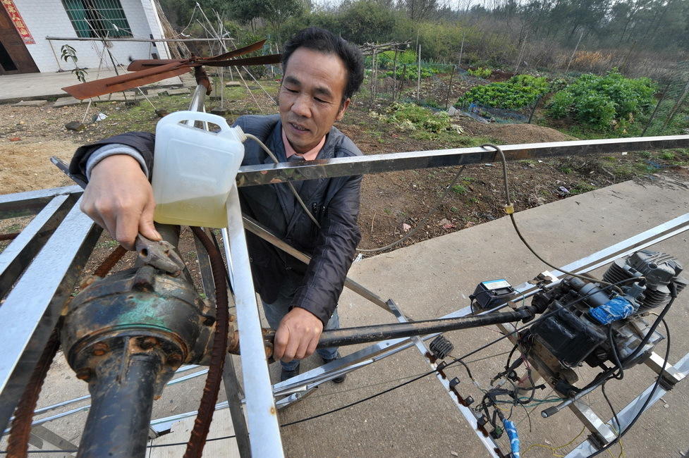 Un agriculteur chinois fabrique son propre hélicoptère (3)