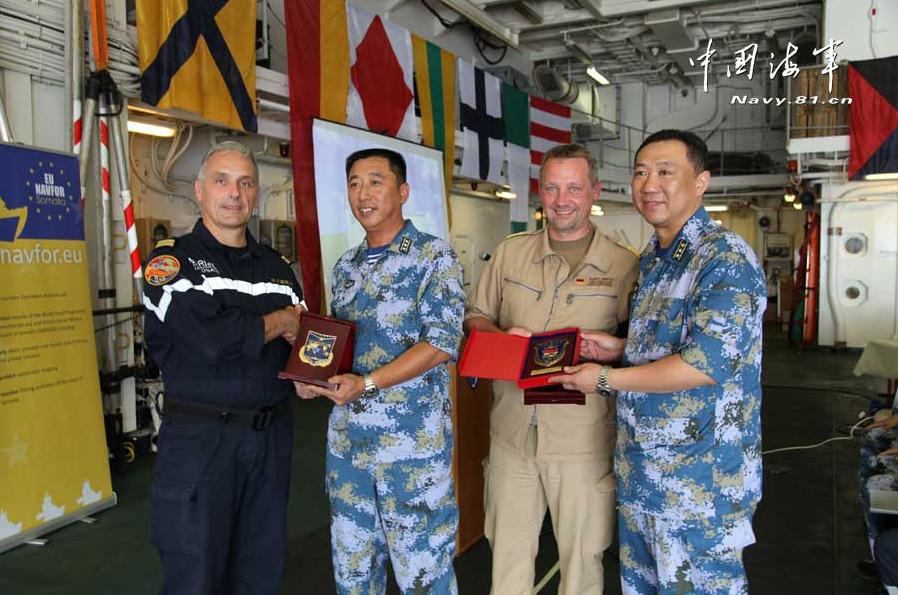 Consultations tactiques sur la piraterie entre l'escorte navale chinoise et la TF 465 de l'UE (4)