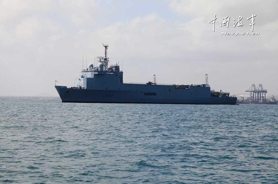 Consultations tactiques sur la piraterie entre l'escorte navale chinoise et la TF 465 de l'UE