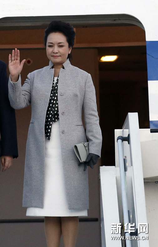 Les tenues de la première dame de Chine durant ses visites en Europe (9)