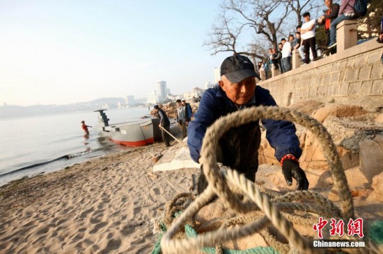 Qingdao : une personne âgée construit un mini porte-avions  (10)