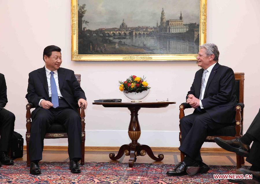 Le président chinois Xi Jinping rencontre son homologue allemand, Joachim Gauck, afin de s'entretenir des relations bilatérales et des questions d'intérêt commun, à Berlin, le 28 mars 2014.