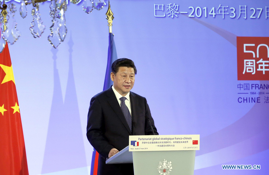 Le président chinois Xi Jinping participe à un rassemblement marquant le 50e anniversaire de l'établissement des relations diplomatiques entre la Chine et la France, à Paris, le 27 mars 2014.