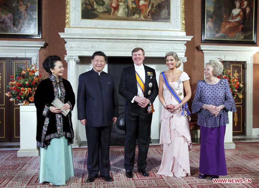 Le président chinois Xi Jinping a rencontré le roi des Pays-Bas Willem-Alexander à Amsterdam, promettant de développer davantage les liens entre les deux pays, le 22 mars 2014.
