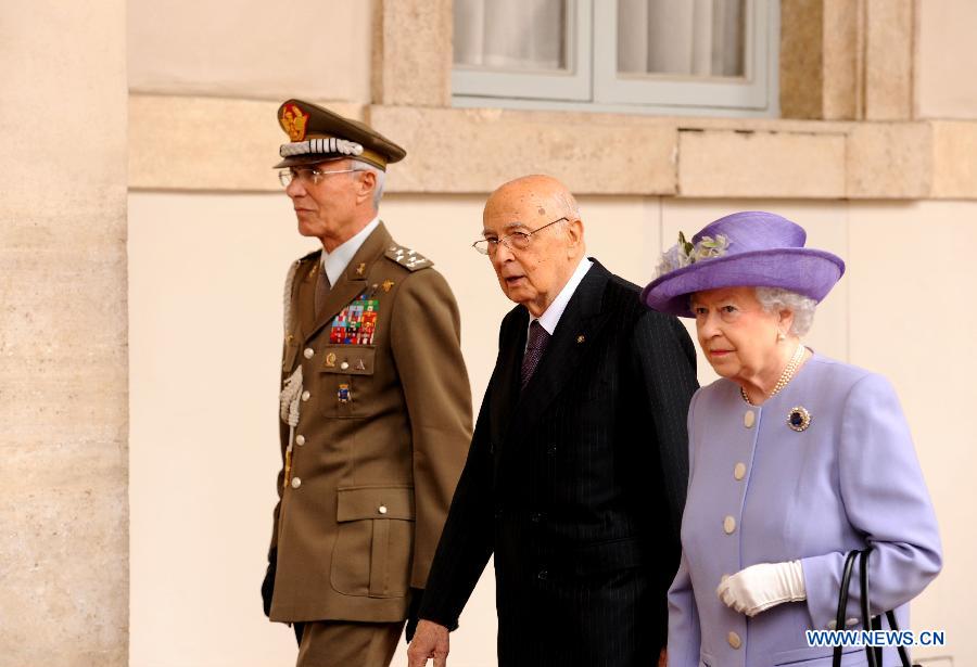 La reine Elizabeth de Grande-Bretagne rend visite au président italien à Rome (2)