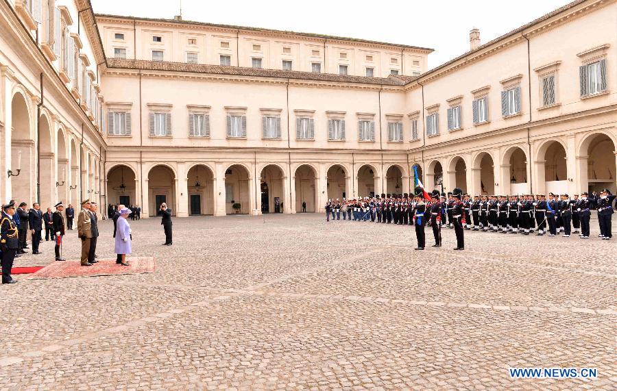 La reine Elizabeth de Grande-Bretagne rend visite au président italien à Rome (3)