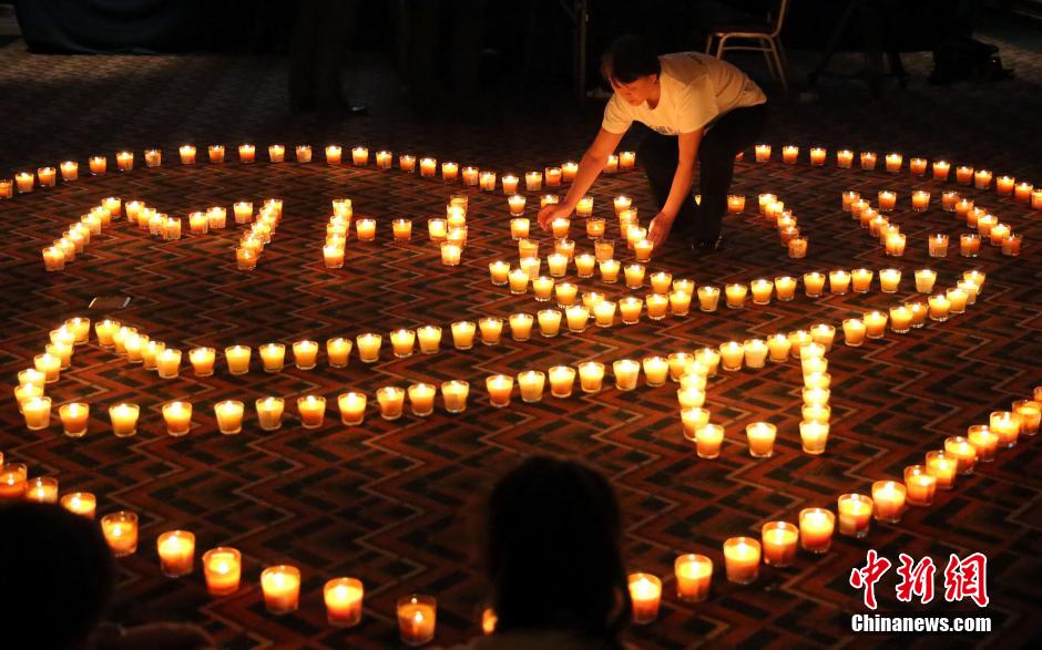 Beijing : les familles des passagers du vol MH370 continuent de prier (16)