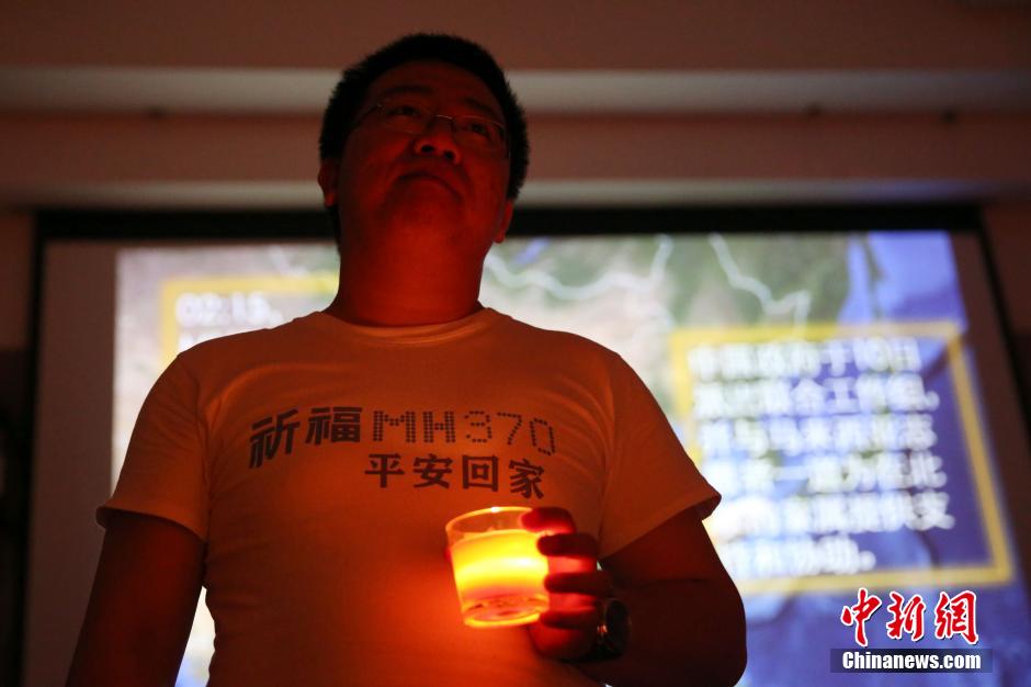 Beijing : les familles des passagers du vol MH370 continuent de prier