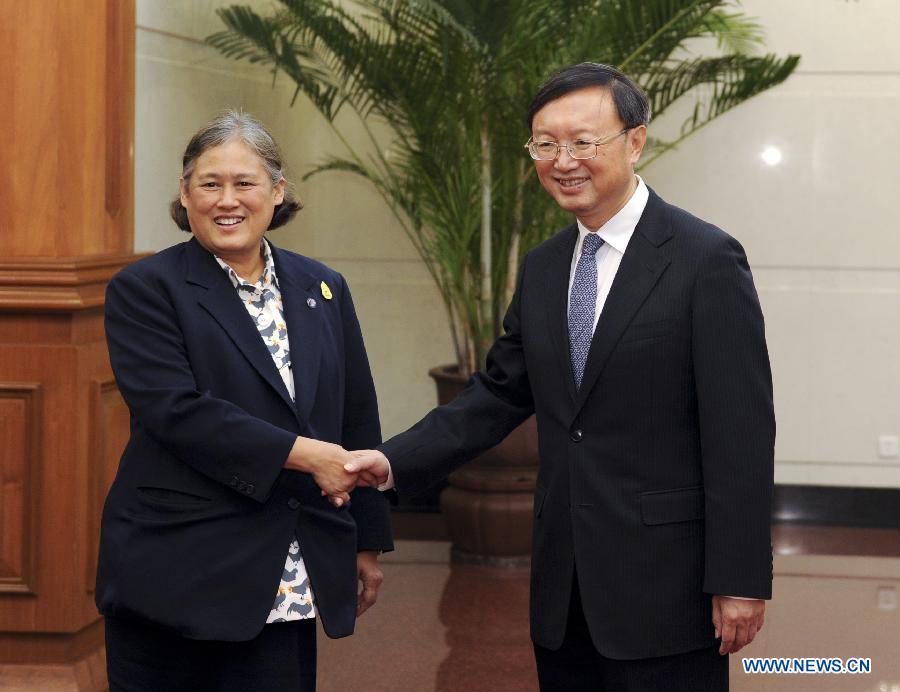Le conseiller d'Etat chinois Yang Jiechi rencontre la princesse Sirindhorn de Thaïlande