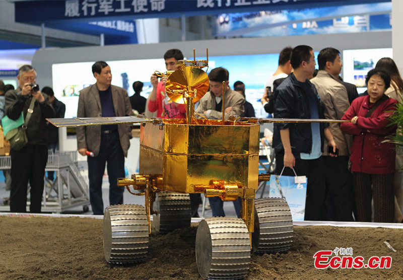 Un nouveau rover lunaire au Salon High-tech de Chongqing  (3)
