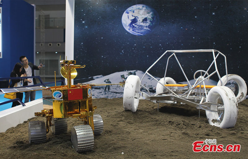 Un nouveau rover lunaire au Salon High-tech de Chongqing  (2)