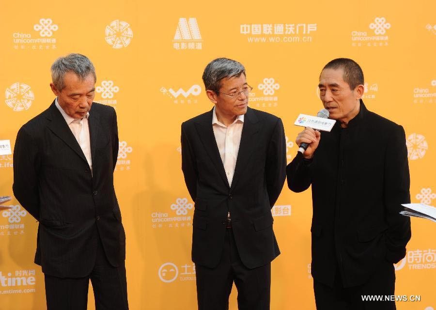 Le réalisateur Zhang Yimou (1er à droite)