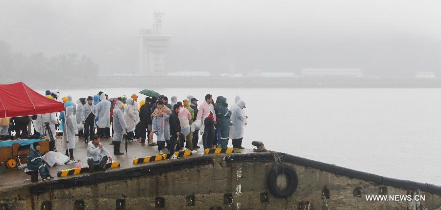 Corée du Sud: les plongeurs parviennent à pénétrer dans l'épave du ferry, 28 morts confirmés (5)