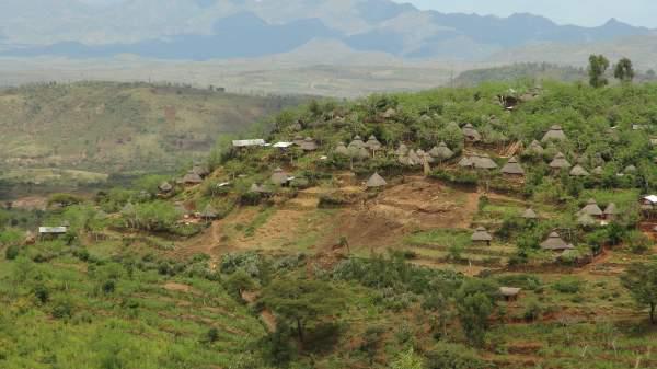 6. La vallée de l'OmoLa vallée de l'Omo, en Ethiopie, fait partie du relief de la vallée du grand rift. La région est peuplée de nombreuses tribus, dont celle du peuple Hamel connus pour ses longues tresses rouges et le peuple Mursi aux impressionnants plateaux labiaux.