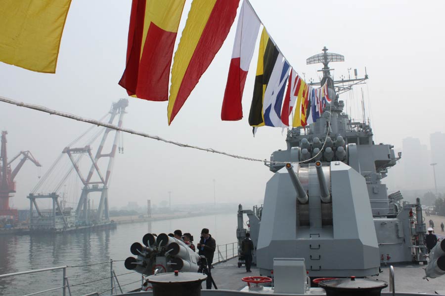 Cliché du destroyer de la Marine de l'APL, le Harbin, qui a ouvert ses portes au public à Qingdao, la province du Shandong, le 20 avril.