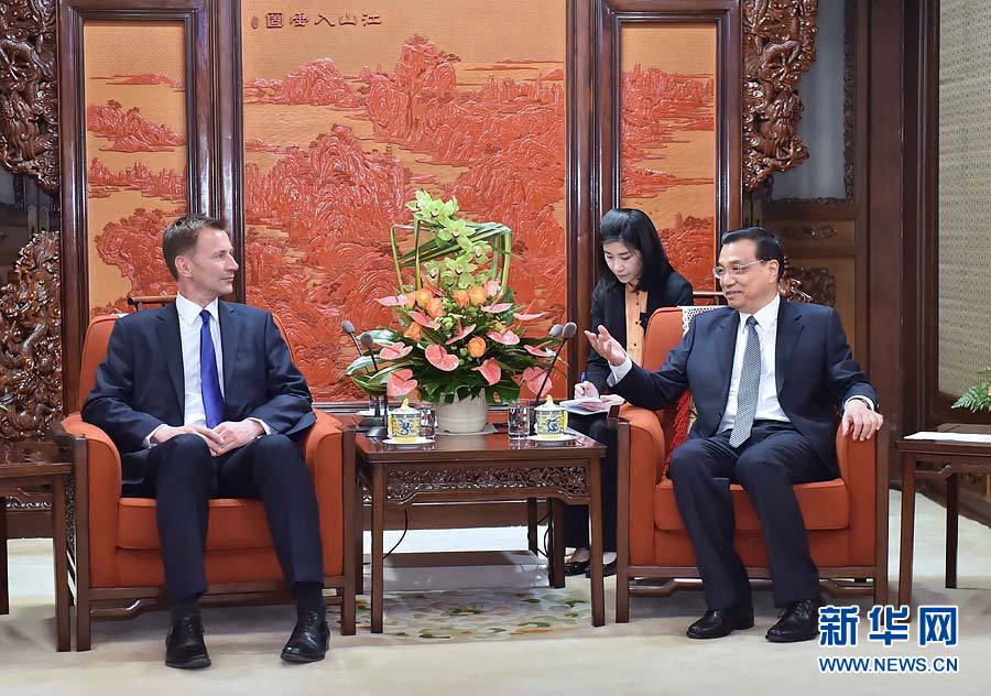 Le Premier ministre chinois appelle à renforcer les échanges culturels sino-britanniques