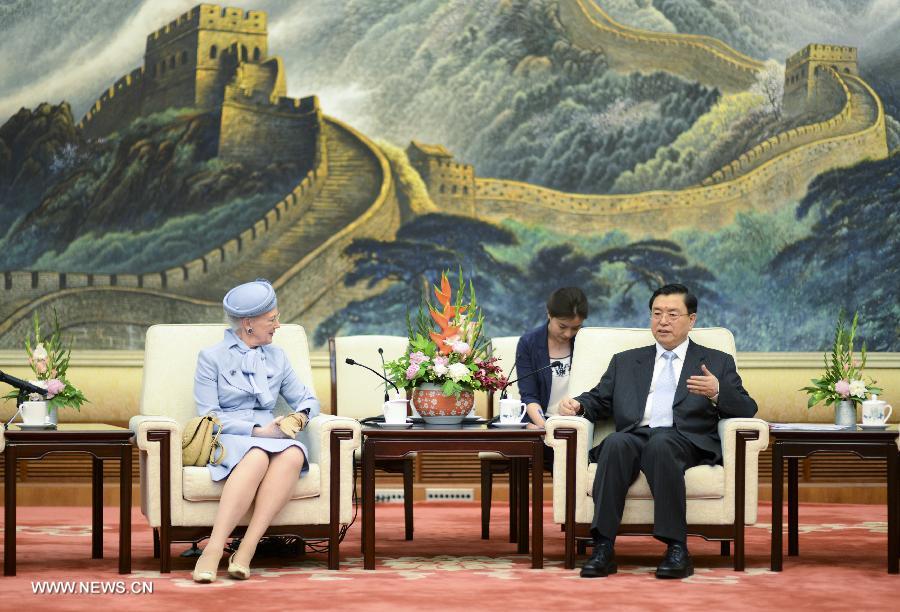Le plus haut législateur chinois rencontre la reine Margrethe II du Danemark (2)