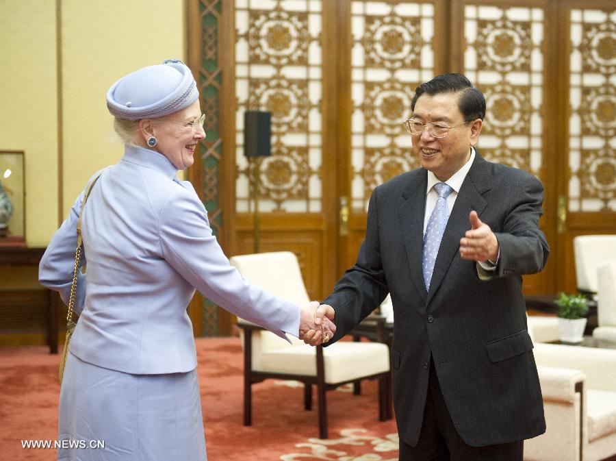 Le plus haut législateur chinois rencontre la reine Margrethe II du Danemark