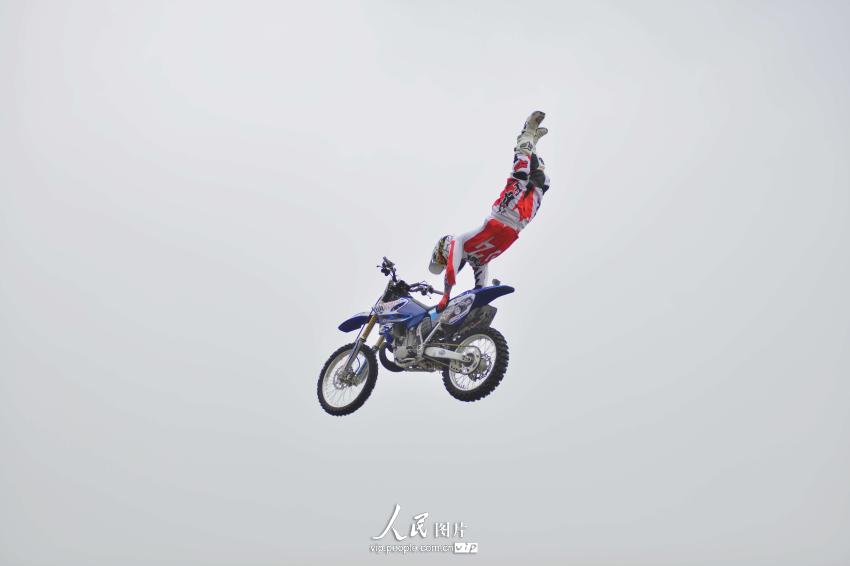 Dimanche 27 avril, l'australien Michael Norris créé l'événement lors d'un show de freestyle motocross, qui s'est déroulé au Bund de Shanghaï.