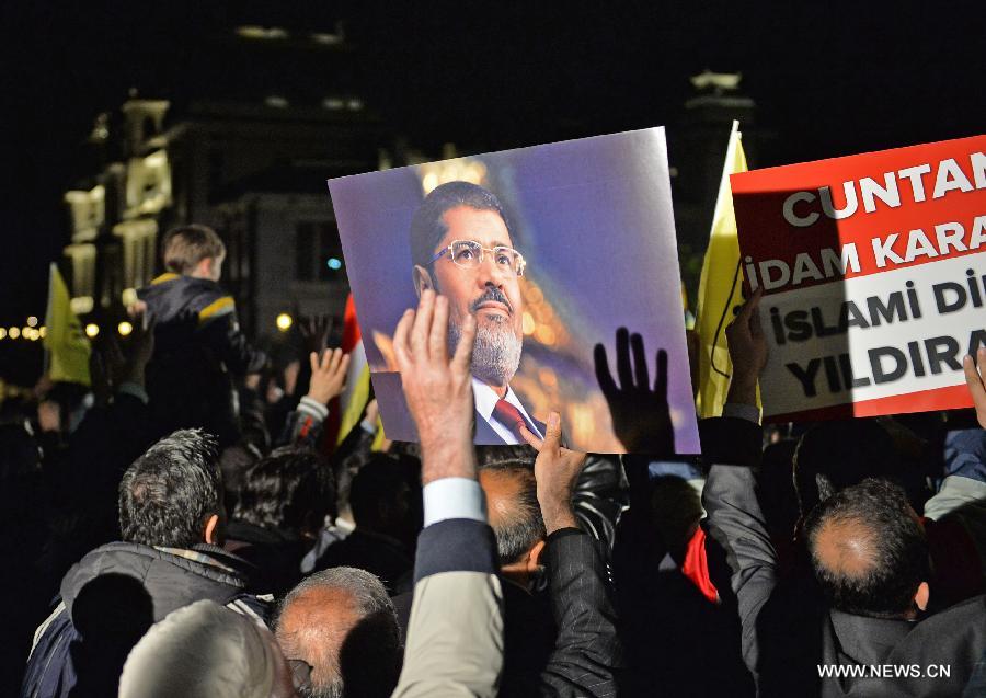 Des manifestants turcs envahissent le consulat égyptien à Istanbul