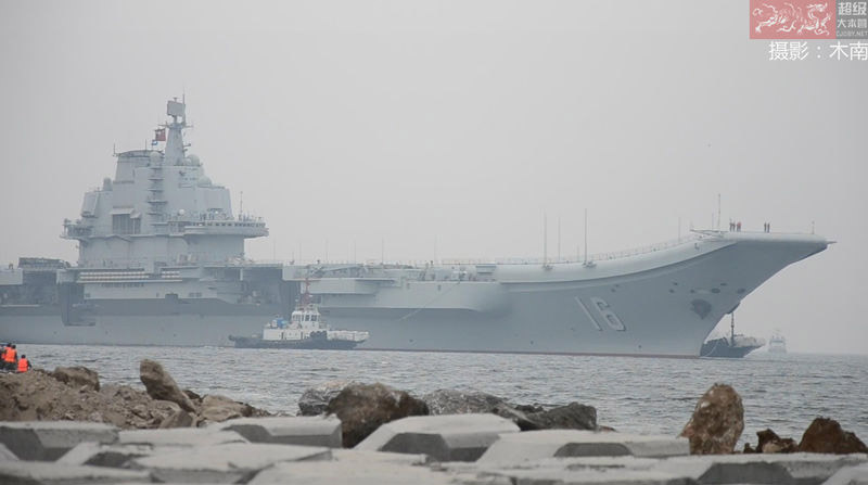 Le porte-avions Liaoning en cale sèche à Dalian pour entretien (11)