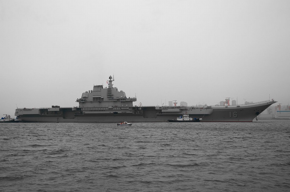 Le porte-avions Liaoning en cale sèche à Dalian pour entretien (5)