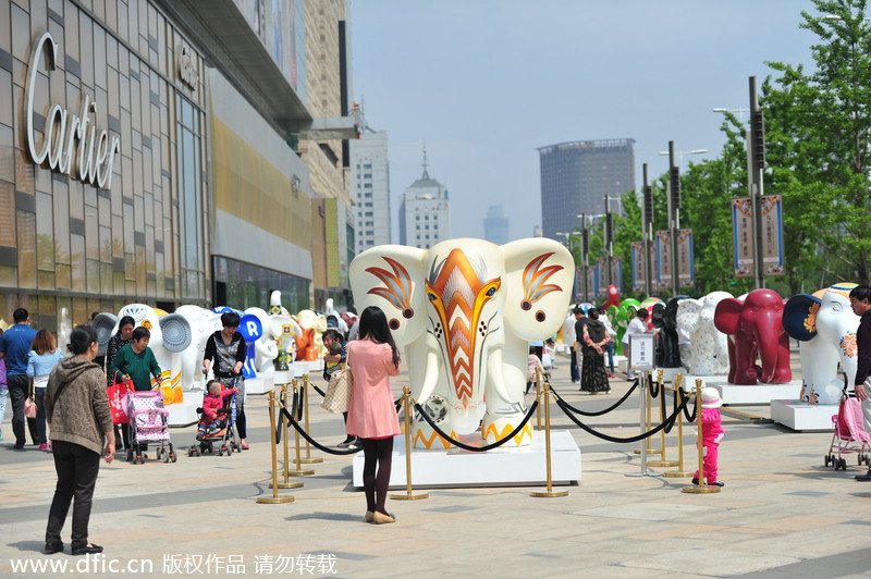 Des éléphants en vedette dans les rues de Shenyang (34)