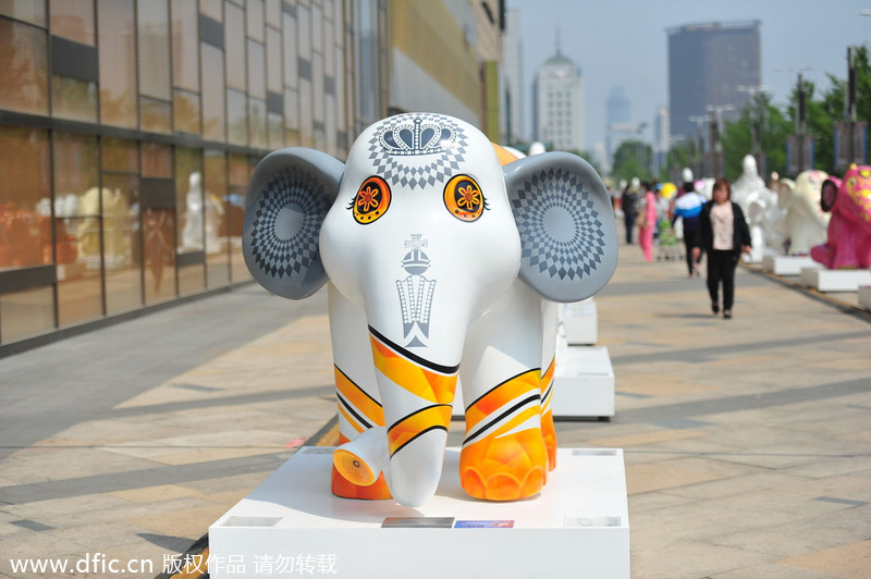 Des éléphants en vedette dans les rues de Shenyang (19)