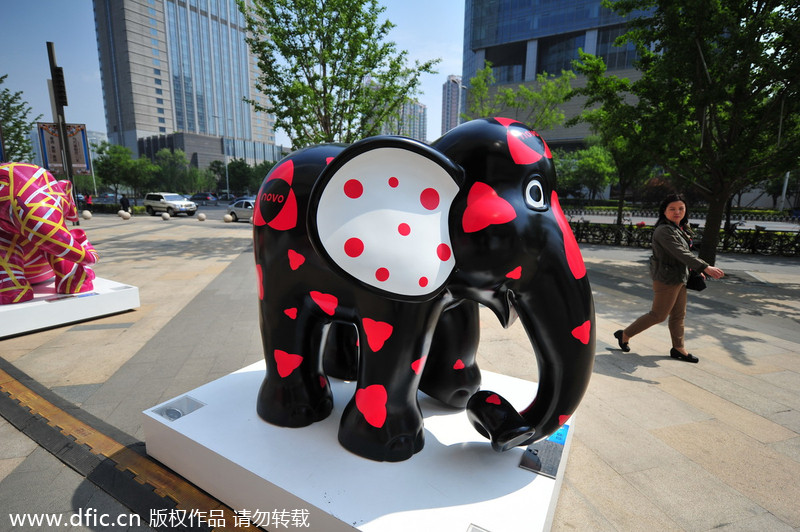 Des éléphants en vedette dans les rues de Shenyang (3)