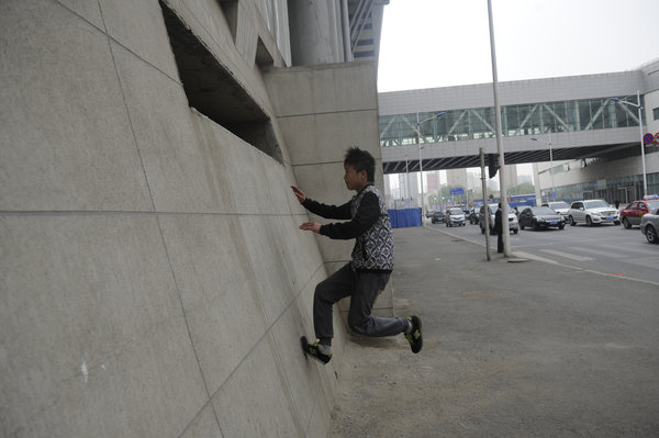 Shenyang : le triste sort de trois enfants vivant dans un trou (8)