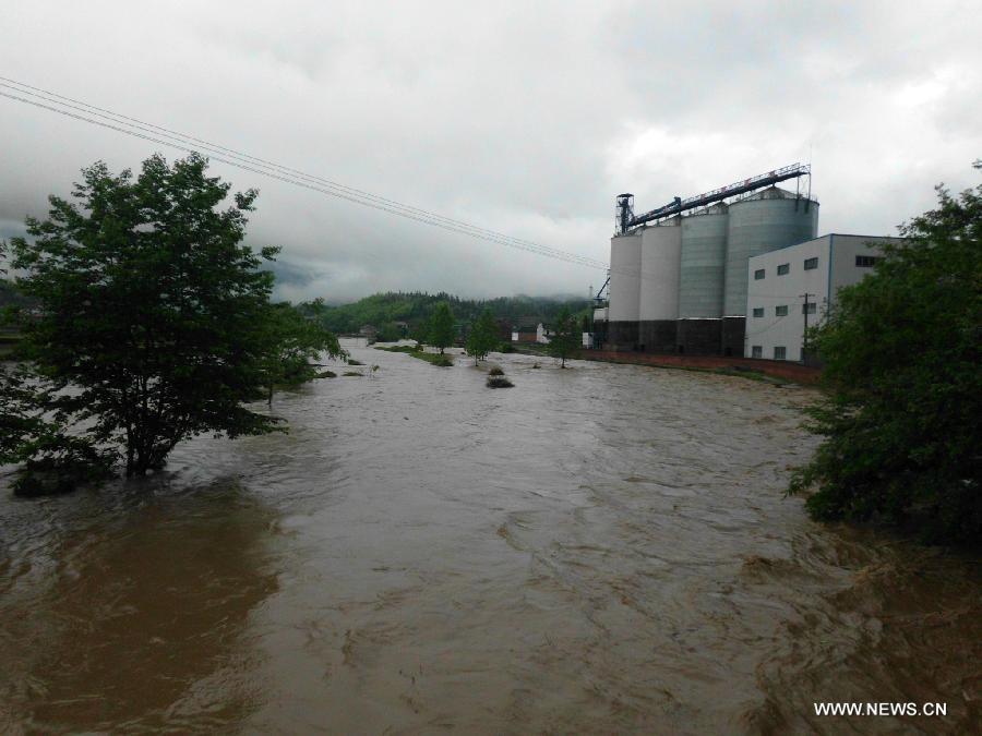 Chine : un mort et 10.000 personnes évacuées après de fortes pluies au Hunan