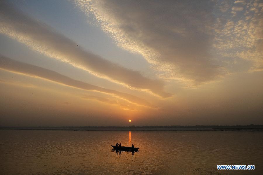 Beaux paysages du lever du soleil sur le Gange (3)