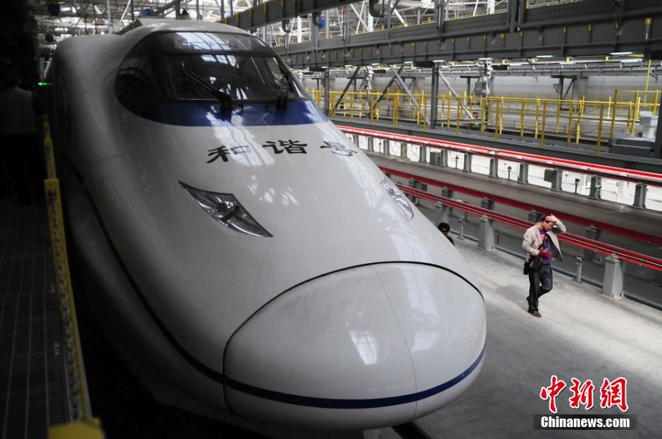 Trains à grande vitesse dans le Xinjiang : «harmonie» sur la bonne voie